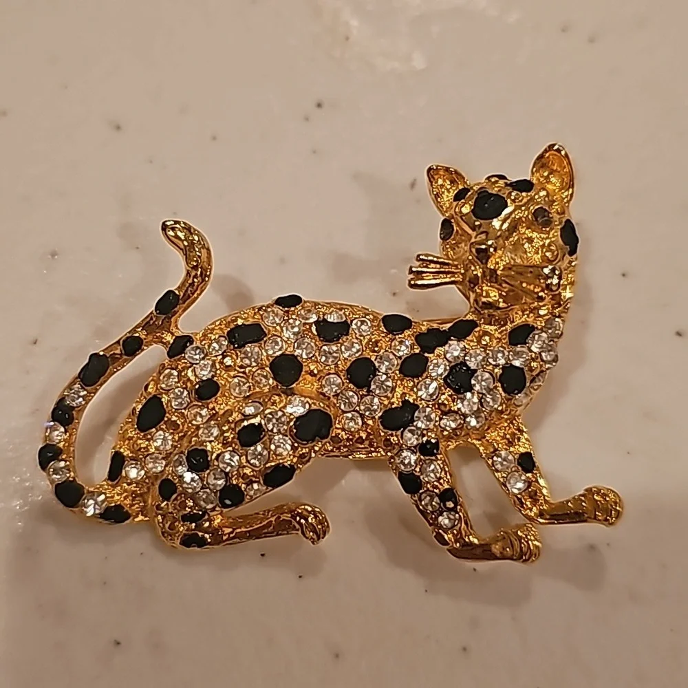 Vintage Leapard Pin - Picture 2 of 3